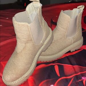 Stylish Beige Women's Boots
